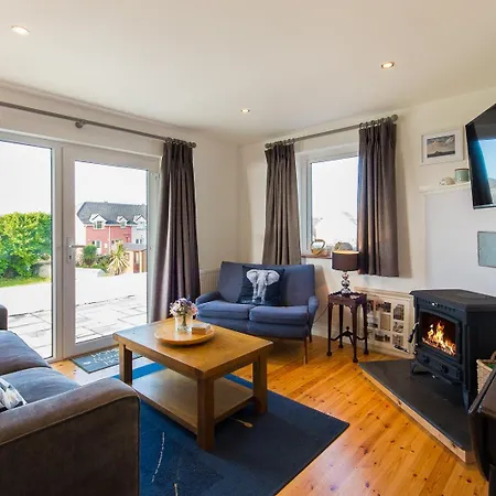 Semesterbostad Cosy Two Bedroom In With Sea Views