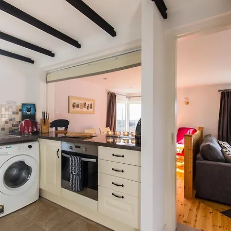 Cosy Two Bedroom In With Sea Views ووترفيل