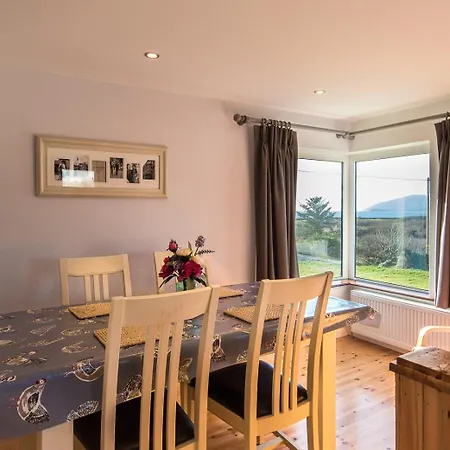 Cosy Two Bedroom In With Sea Views Semesterbostad